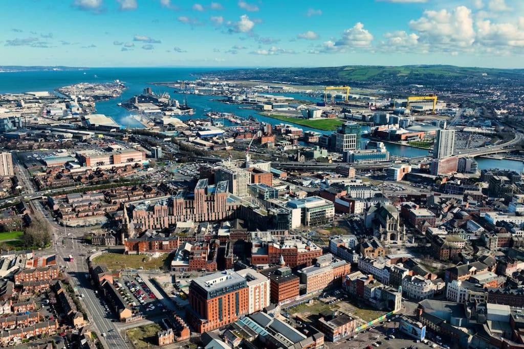 Elegant Centre Walk Everywhere Appartamento Belfast